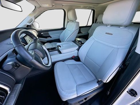 Certified 2025 Ford Expedition Max Platinum w/ Platinum Ultimate Package image 21