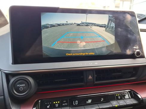 Used 2023 Toyota Prius Prime Premium FWD image 22