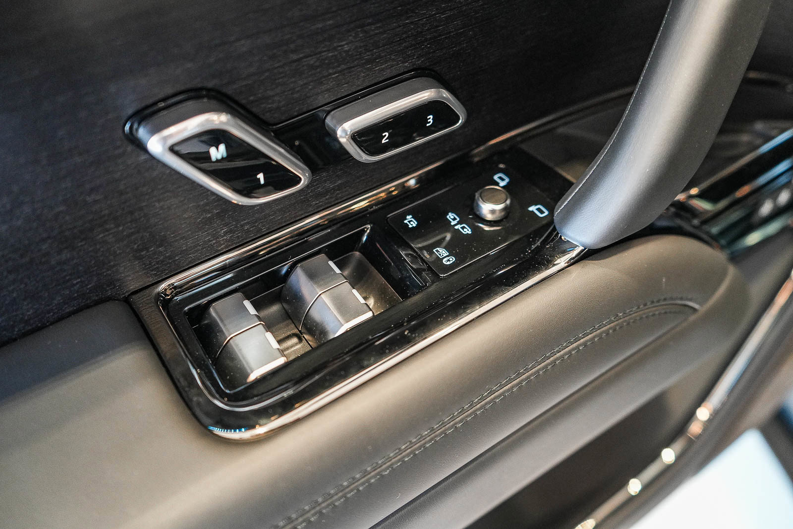 New 2026 Land Rover Range Rover SV AWD/4WD image 20