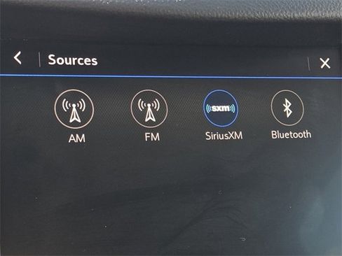 Used 2022 Chevrolet Trax LT w/ LT Convenience Package image 4