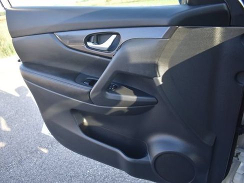 Used 2019 Nissan Rogue SV FWD image 34