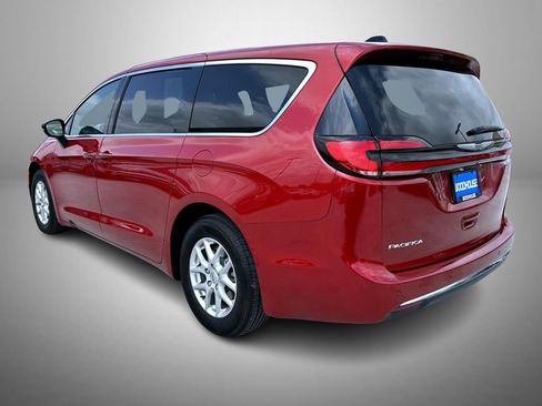 Used 2025 Chrysler Pacifica Select FWD image 7