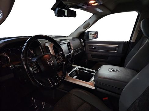 Used 2020 RAM 1500 Classic SLT w/ Luxury Group image 9