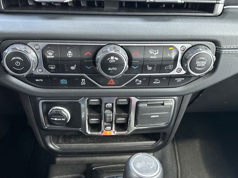 Used 2024 Jeep Wrangler High Altitude image 14