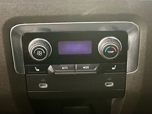 Used 2023 Chevrolet Suburban Z71 w/ Luxury Package image 27