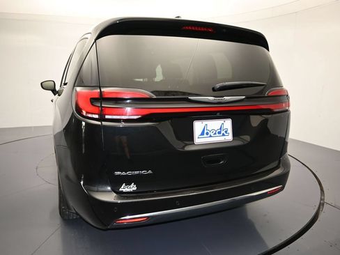 Used 2023 Chrysler Pacifica Touring-L FWD image 23