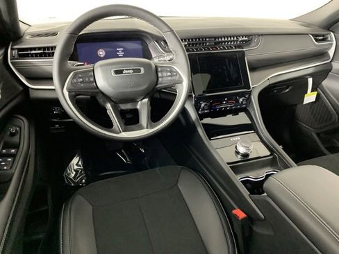 New 2025 Jeep Grand Cherokee L Altitude image 10