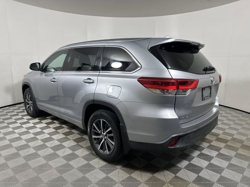 Used 2017 Toyota Highlander AWD V6 image 5