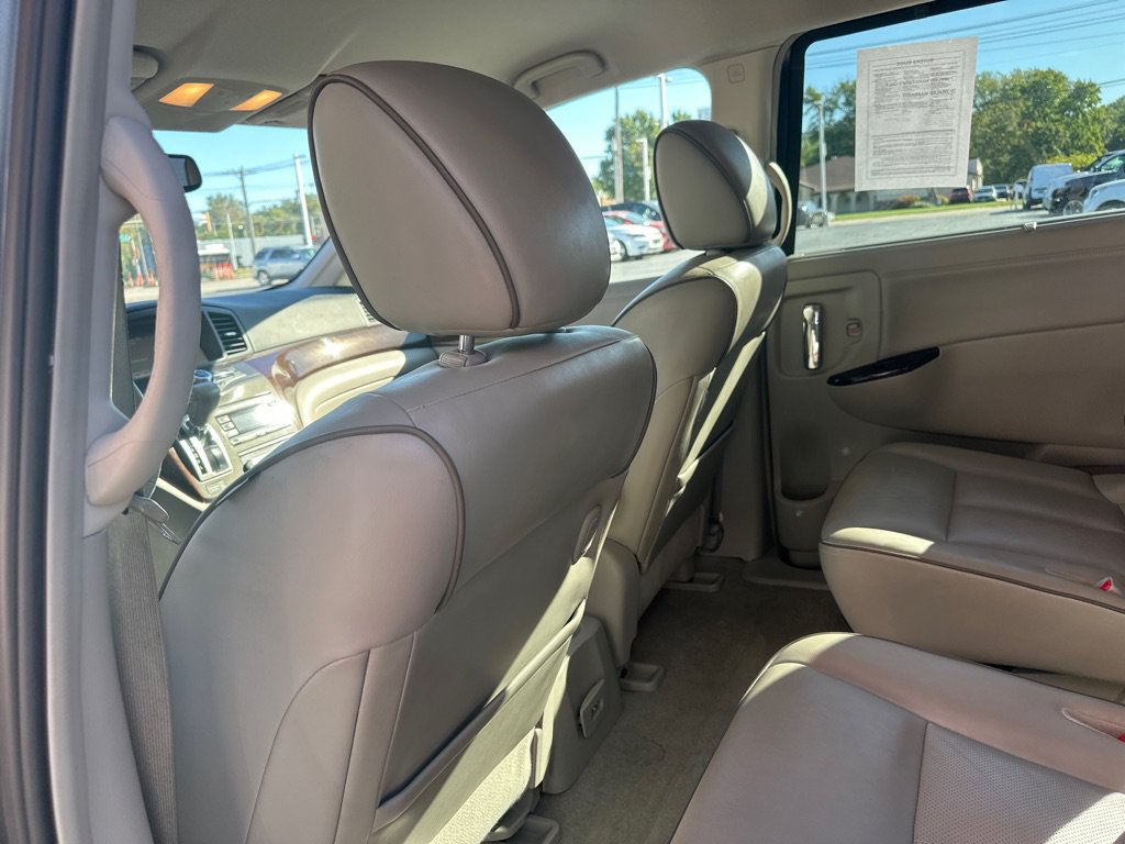 Used 2015 Nissan Quest Platinum FWD image 17