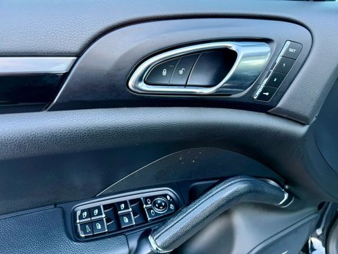 Used 2017 Porsche Cayenne Platinum Edition image 42