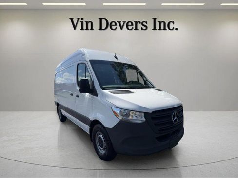 Used 2024 Mercedes-Benz Sprinter 2500 image 2