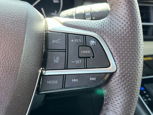 Used 2024 Toyota Sienna Platinum image 23