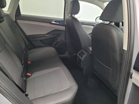 Used 2024 Volkswagen Taos SE image 19