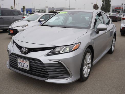 Used 2022 Toyota Camry LE image 7