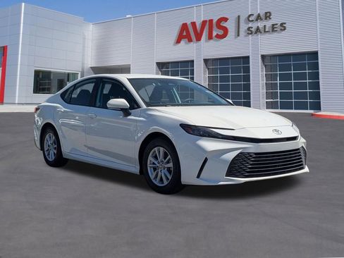 Used 2025 Toyota Camry LE image 9