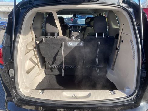 Used 2020 Chrysler Voyager LX image 25