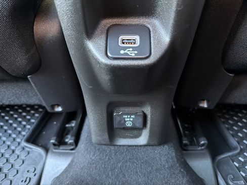 Used 2021 Jeep Renegade Latitude w/ Sun & Sound Group image 22