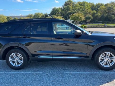 Used 2022 Ford Explorer XLT w/ Equipment Group 202A image 11