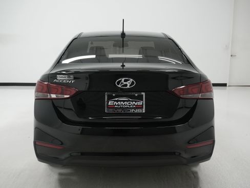 Used 2022 Hyundai Accent Limited image 5