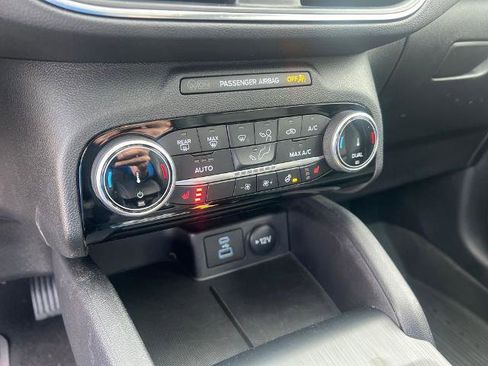 Certified 2022 Ford Escape Titanium w/ Class II Trailer Tow Package image 24