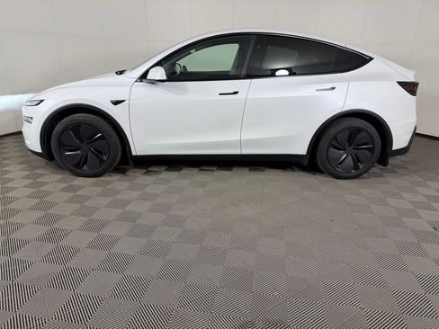 Used 2026 Tesla Model Y Long Range AWD/4WD image 2