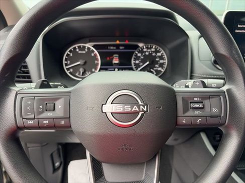 Used 2025 Nissan Rogue S image 13