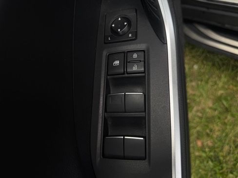 Used 2019 Toyota RAV4 XSE AWD/4WD image 18