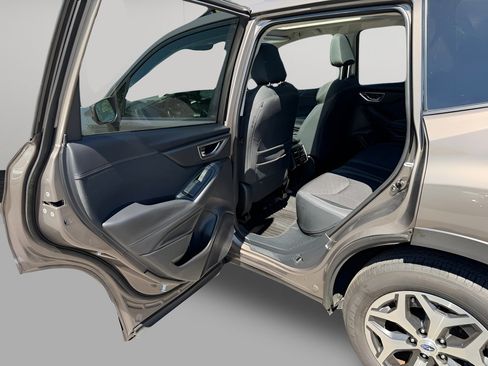Used 2024 Subaru Forester Premium AWD/4WD image 29