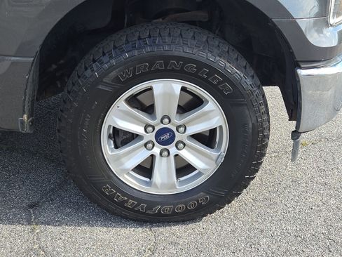 Used 2017 Ford F150 XLT w/ Trailer Tow Package image 7