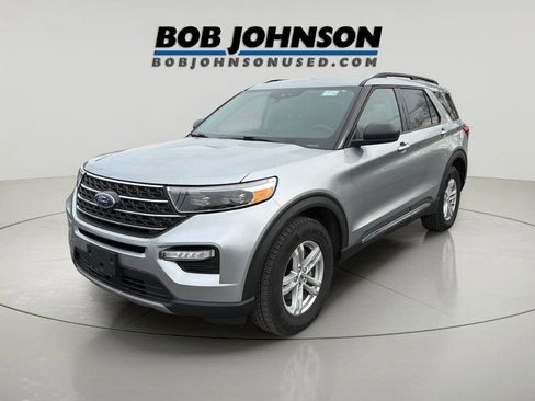 Used 2023 Ford Explorer XLT w/ Equipment Group 202A image 7
