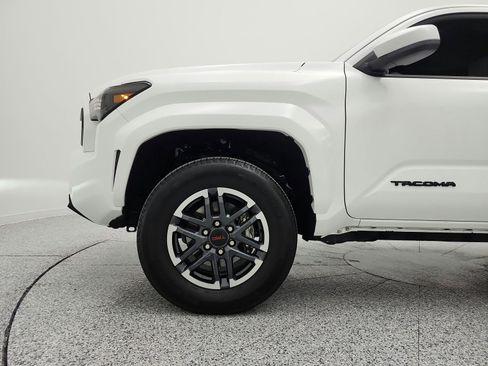 Used 2025 Toyota Tacoma TRD Sport AWD/4WD image 24