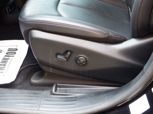 Used 2025 Chrysler Pacifica Select image 22