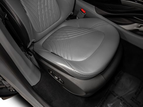 Used 2021 Aston Martin DBX image 33