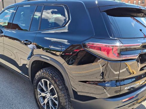 Used 2025 GMC Acadia AT4 w/ Luxury Package AWD/4WD image 4