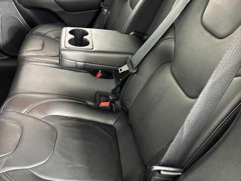 Used 2019 Jeep Cherokee Limited AWD/4WD image 18