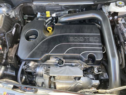 Used 2025 GMC Terrain Elevation image 18