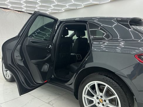 Used 2018 Porsche Macan AWD/4WD image 22