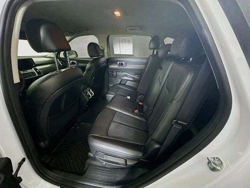 Used 2023 Kia Sorento S image 29