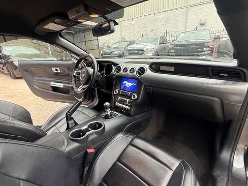 Used 2017 Ford Mustang GT Premium w/ GT Performance Package RWD image 17