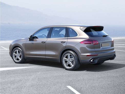 Used 2016 Porsche Cayenne w/ Premium Package AWD/4WD image 1