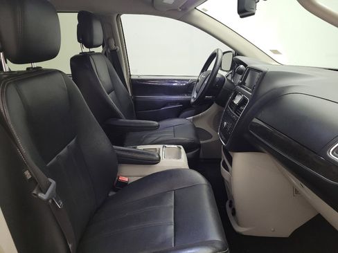 Used 2016 Chrysler Town & Country Touring w/ Driver Convenience Group FWD image 21