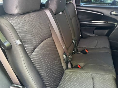 Used 2019 Dodge Journey SE FWD image 21