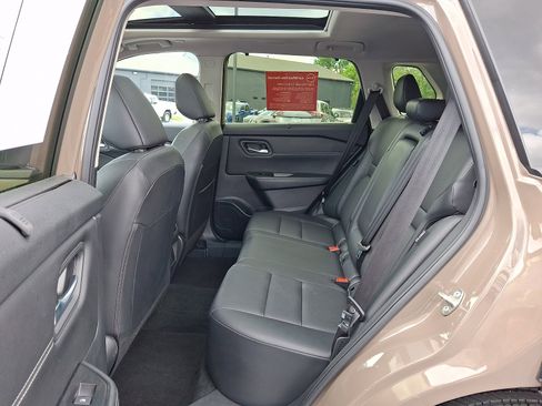 Certified 2024 Nissan Rogue SV w/ SV Premium Package AWD/4WD image 12
