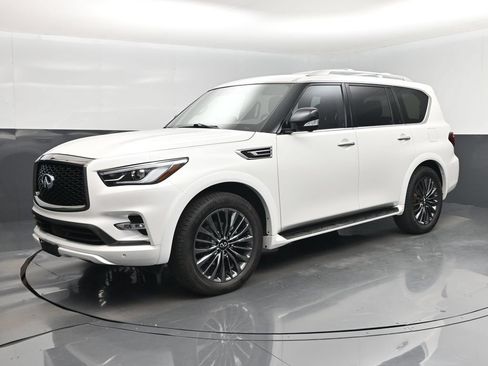 Used 2024 INFINITI QX80 Sensory AWD/4WD image 9