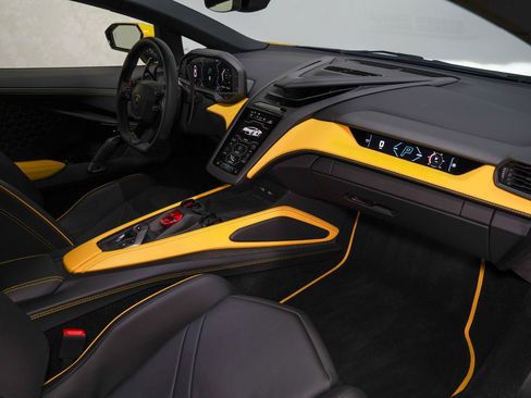 Used 2024 Lamborghini Revuelto AWD/4WD image 34