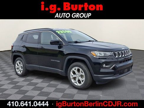 Used 2024 Jeep Compass Latitude AWD/4WD image 1