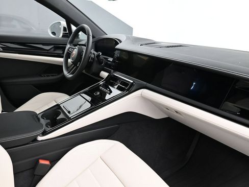 Used 2026 Porsche Panamera image 13