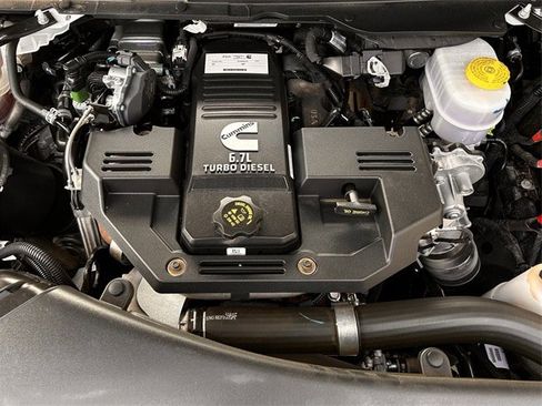 Used 2024 RAM 2500 Laramie image 32