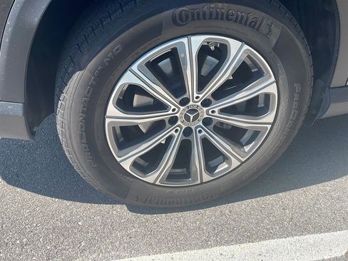Used 2024 Mercedes-Benz GLC 300 4MATIC image 3