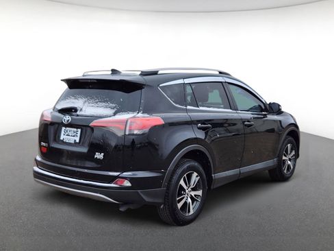 Used 2018 Toyota RAV4 XLE image 3